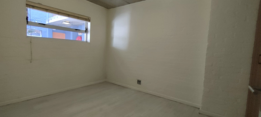 To Let 1 Bedroom Property for Rent in Woodstock Western Cape
